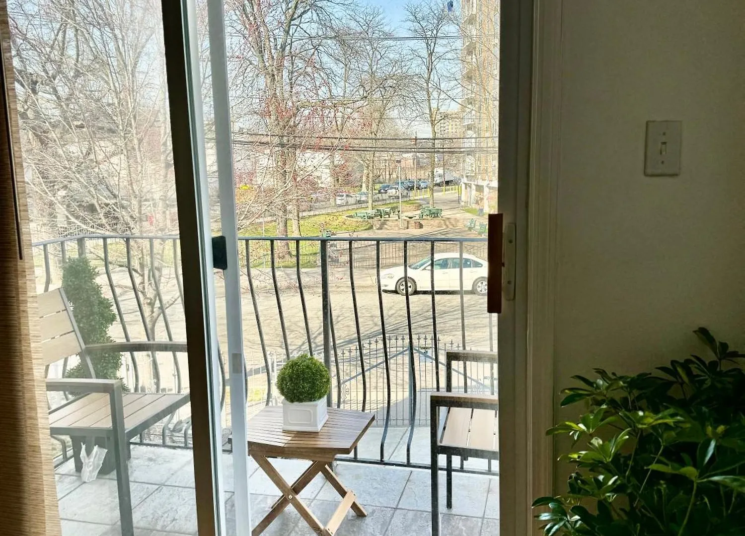Stylish Evergreen Apartment By Newark Airport