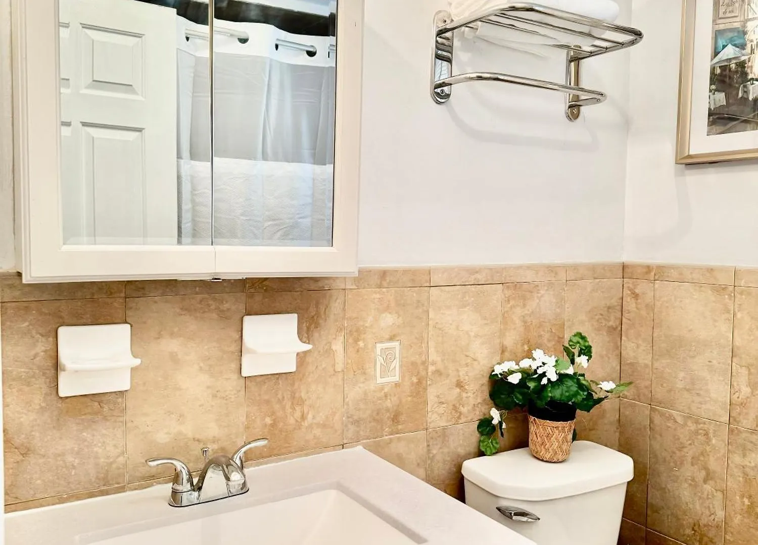 Stylish Evergreen Apartment By Newark Airport