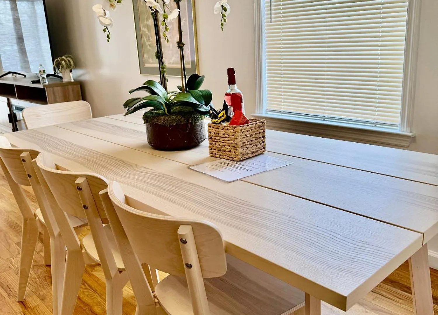 Stylish Evergreen Apartment By Newark Airport