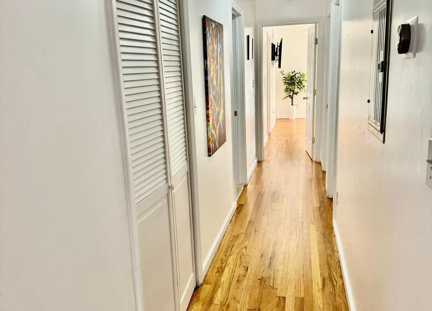 Stylish Evergreen Apartment By Newark Airport