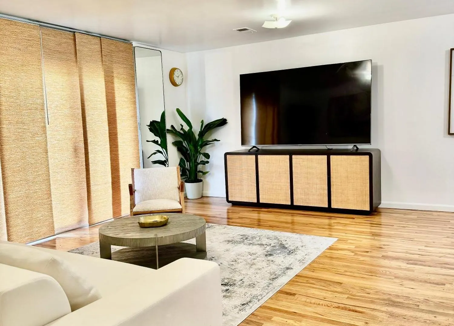 Stylish Evergreen Apartment By Newark Airport