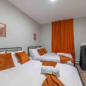 Apartment Pumpkin Premise By Airport, 5 Beds, Sleeps 8, Book 7 Days, Get 20 Percent Off, Newark