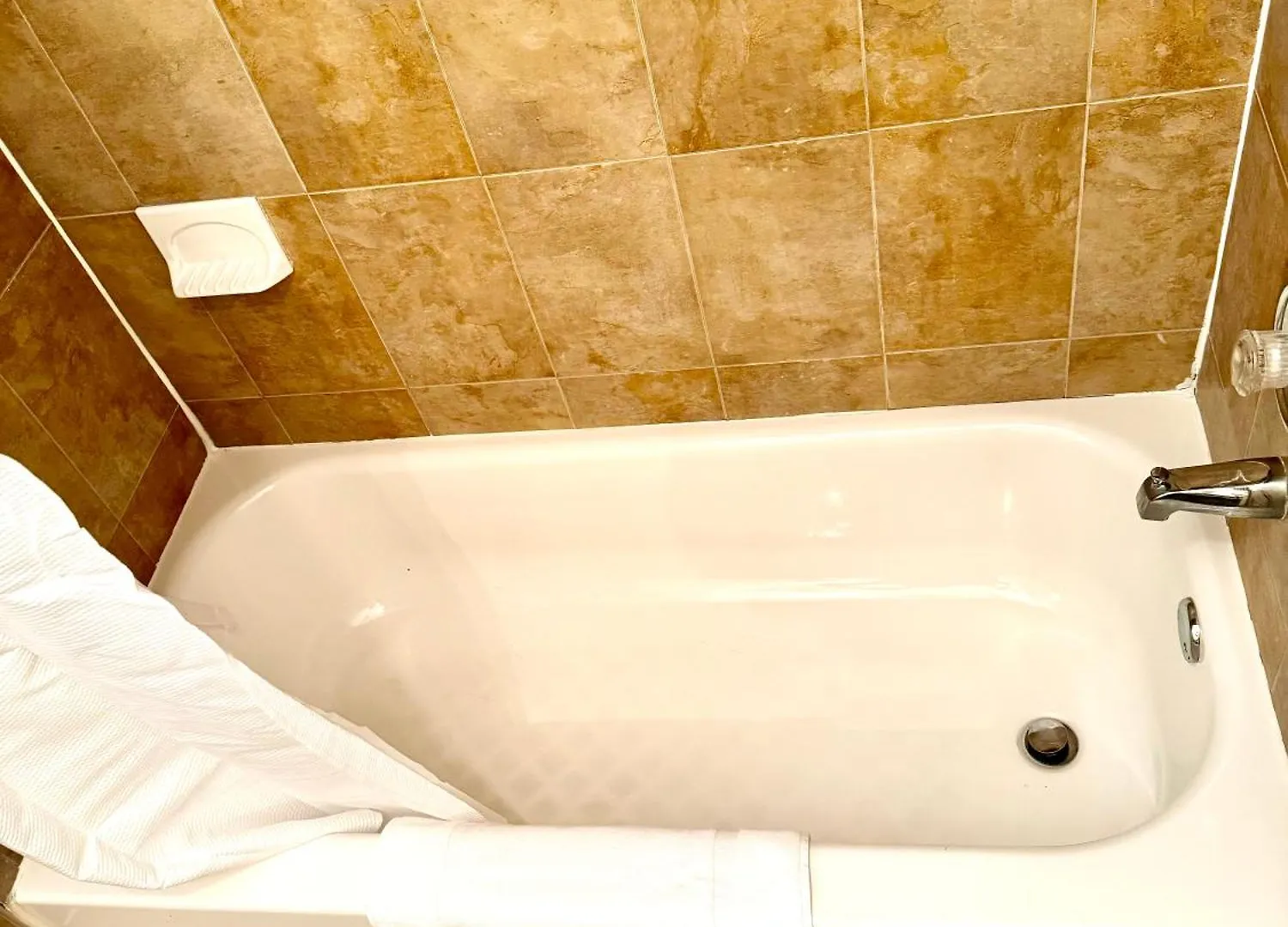 Stylish Evergreen Apartment By Newark Airport