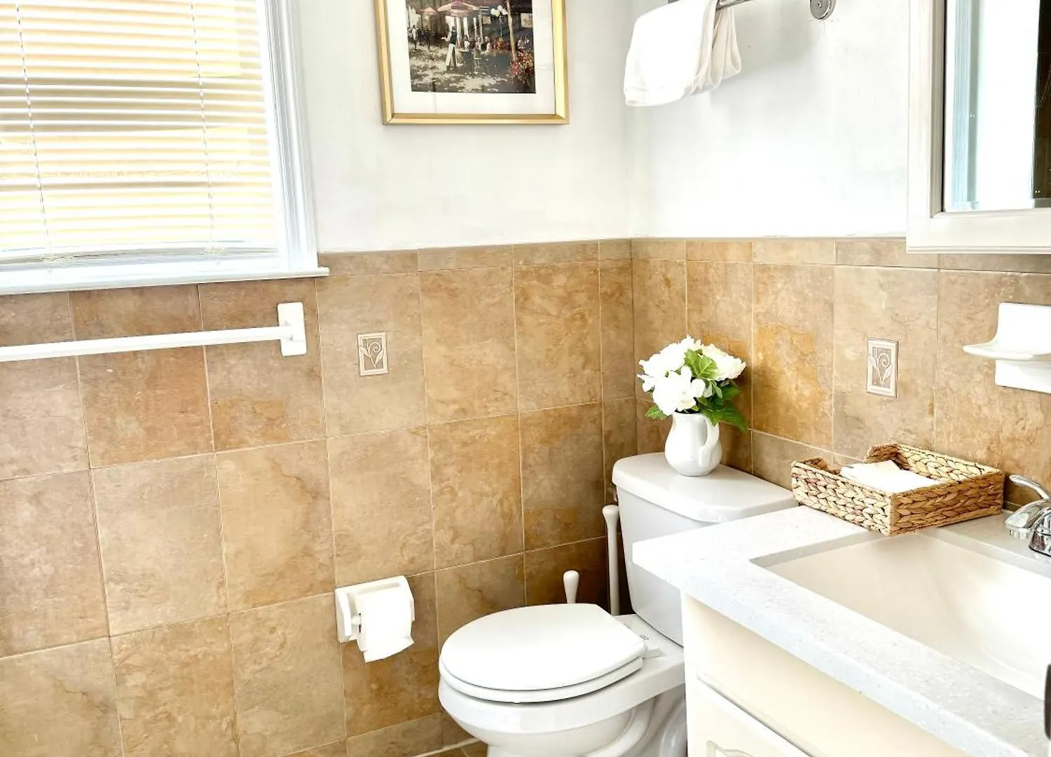 Stylish Evergreen Apartment By Newark Airport