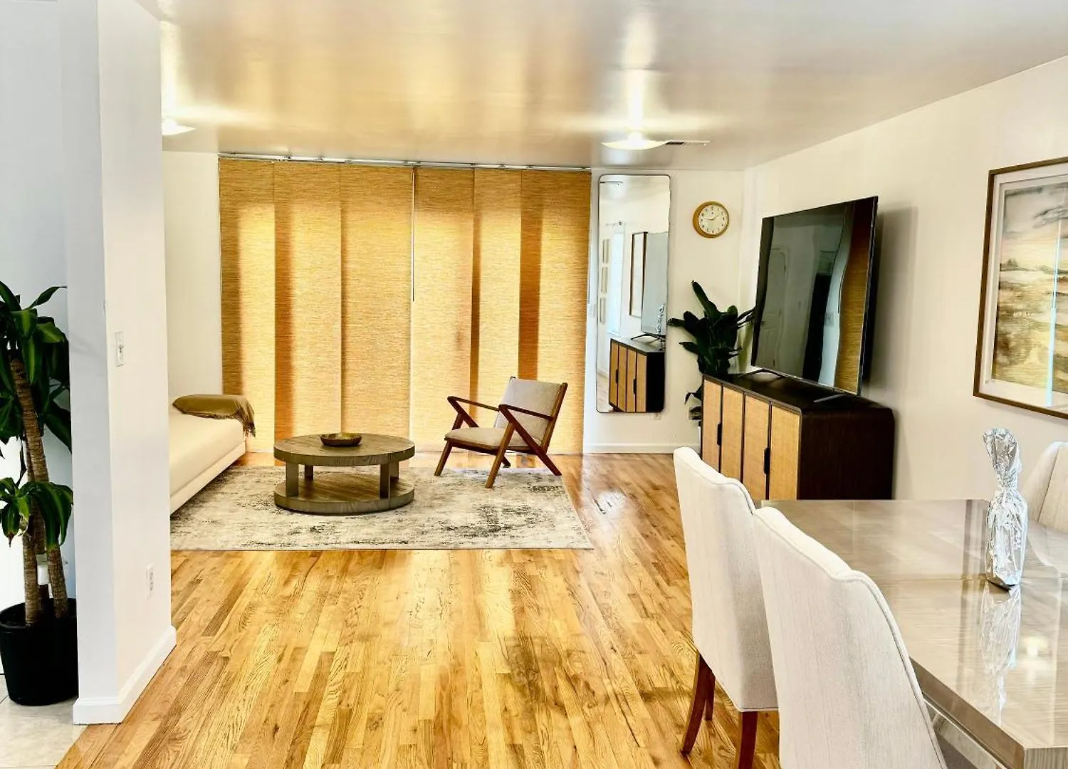 Stylish Evergreen Apartment By Newark Airport