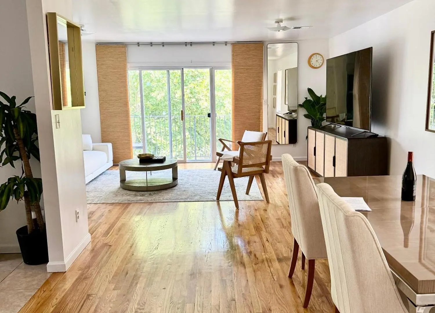 Stylish Evergreen Apartment By Newark Airport